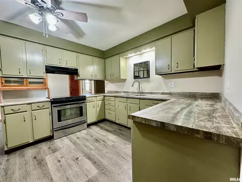 1011 E Madison St, Metamora, IL 61548 photo 8