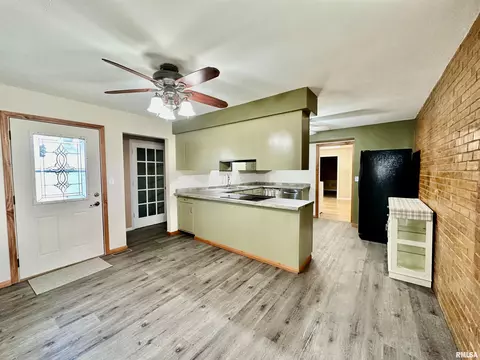 1011 E Madison St, Metamora, IL 61548 photo 6