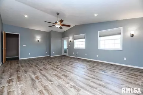 1011 E Madison St, Metamora, IL 61548 photo 11