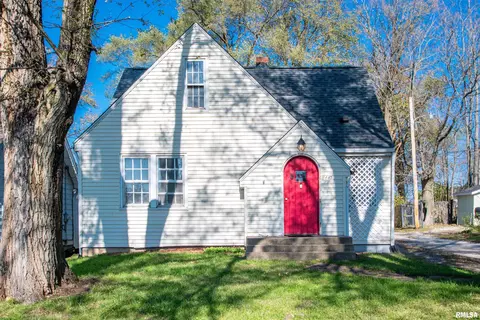 445 Roosevelt St, Creve Coeur, IL 61610