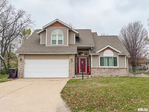 106 Oakmoor Dr, East Peoria, IL 61611