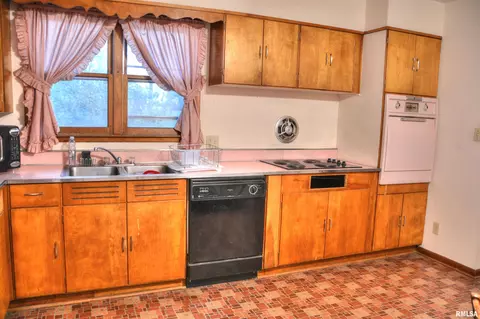 422 E Grant St, Macomb, IL 61455 photo 8
