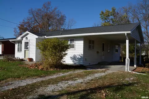 422 E Grant St, Macomb, IL 61455 photo 2