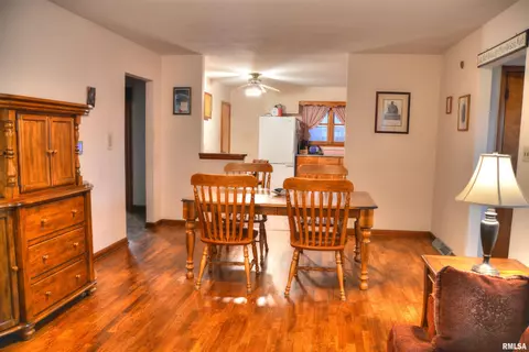 422 E Grant St, Macomb, IL 61455 photo 4
