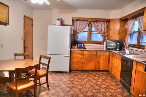 422 E Grant St, Macomb, IL 61455 photo 6
