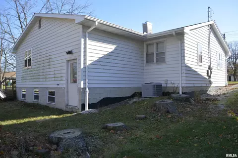 422 E Grant St, Macomb, IL 61455 photo 3