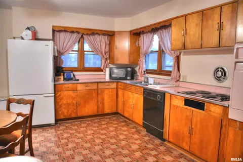 422 E Grant St, Macomb, IL 61455 photo 7