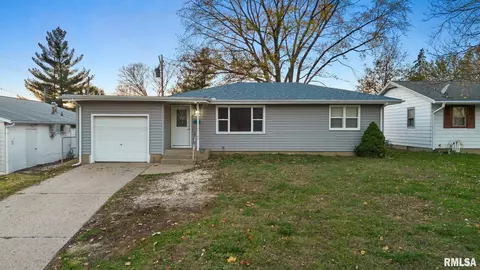 105 N 19th St, Pekin, IL 61554