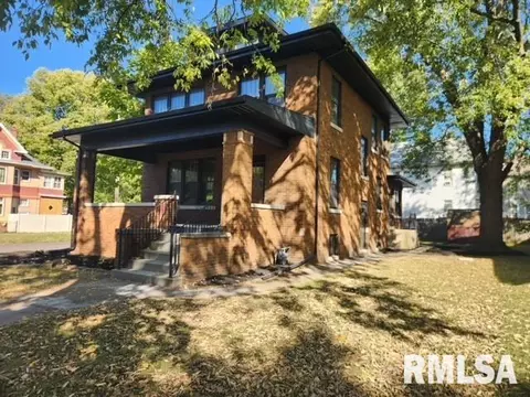 521 W Armstrong Ave, Peoria, IL 61606