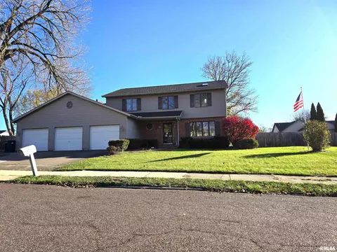 1212 Hawthorne Ave, Pekin, IL 61554