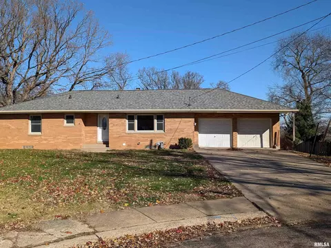 24 Lauterbach Dr, Bartonville, IL 61607