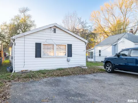 120 Linden St, East Peoria, IL 61611