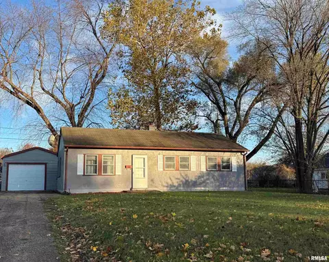111 Radisson Rd, Marquette Heights, IL 61554