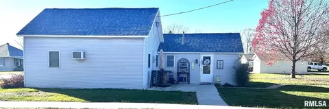 609 S Oak St, Glasford, IL 61533