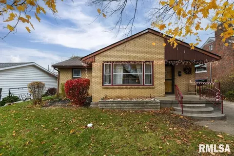 1417 Caroline St, Pekin, IL 61554