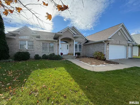 1934 Chestnut Ln, Washington, IL 61571