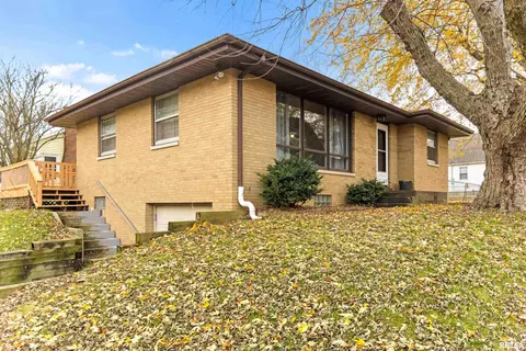 413 W Muller Rd, East Peoria, IL 61611