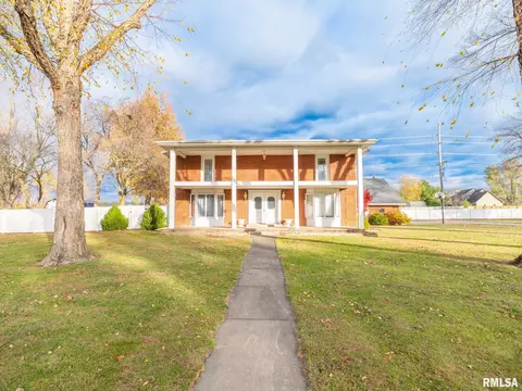 121 Shawgo Ave, Havana, IL 62644