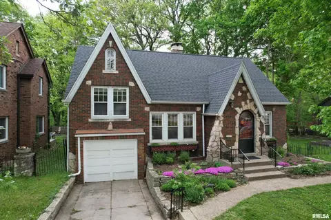 2637 W Moss Ave, Peoria, IL 61604