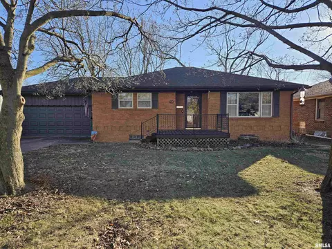 468 E Prospect St, Farmington, IL 61531
