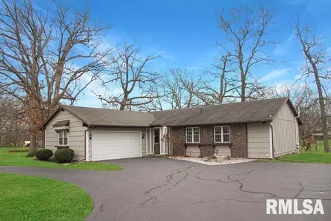 216 E Swords Dr, Edelstein, IL 61526