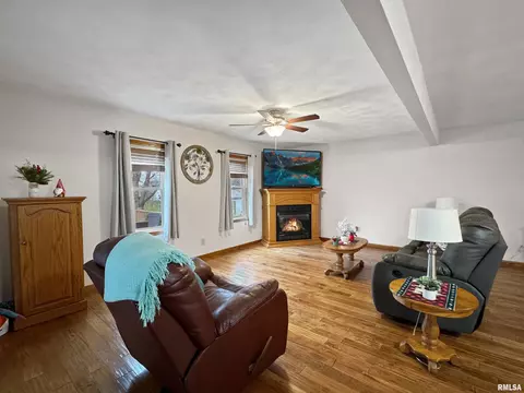 112 E Pine St, Metamora, IL 61548 photo 6