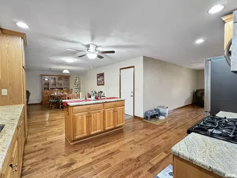 112 E Pine St, Metamora, IL 61548 photo 12