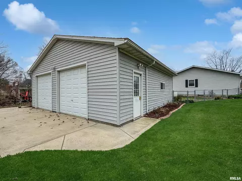 112 E Pine St, Metamora, IL 61548 photo 43