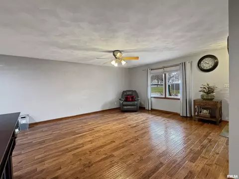 112 E Pine St, Metamora, IL 61548 photo 8