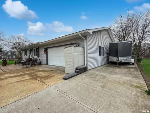 112 E Pine St, Metamora, IL 61548 photo 3