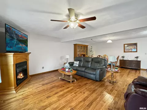112 E Pine St, Metamora, IL 61548 photo 5