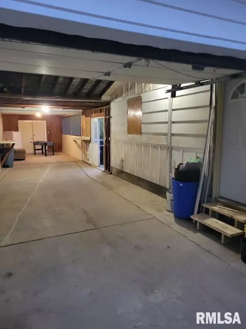 Entry Way - 216 Lamoine St, Macomb, IL 61455 photo 1 of 1