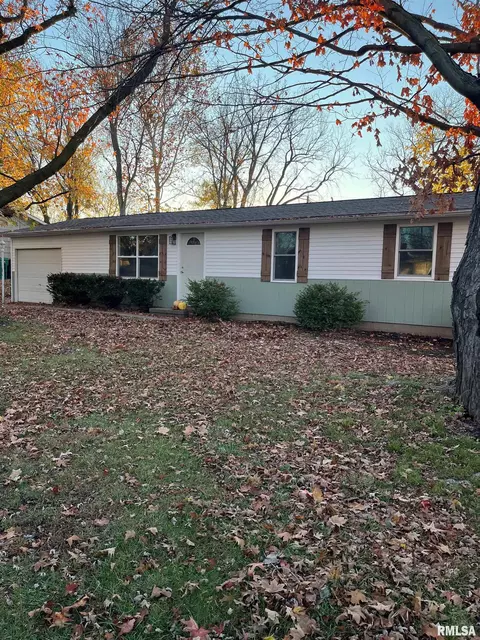 216 Lamoine St, Macomb, IL 61455