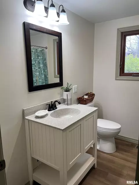 Bath - 216 Lamoine St, Macomb, IL 61455 photo 1 of 4