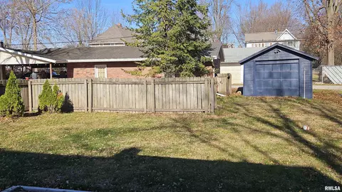 375 W Pine St, Canton, IL 61520 photo 27