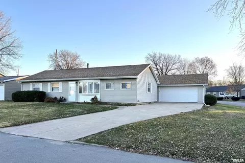 214 Temple Dr, Washington, IL 61571