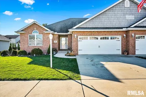 1506 Remington Rd, Pekin, IL 61554