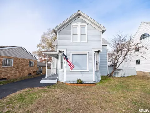 915 Hamilton St, Pekin, IL 61554