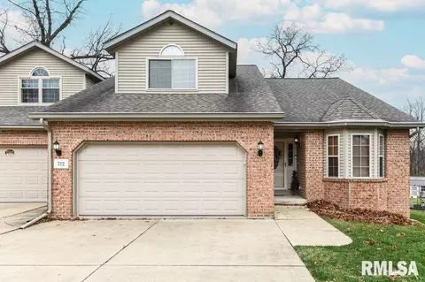 712 Woodland Knolls Rd, Germantown Hills, IL 61548