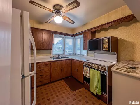 910 E Willcox Ave, Peoria, IL 61603 photo 6