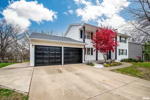 5225 N Woodview Ave, Peoria, IL 61614