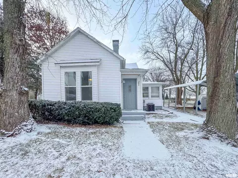 206 E 10th St, Delavan, IL 61734