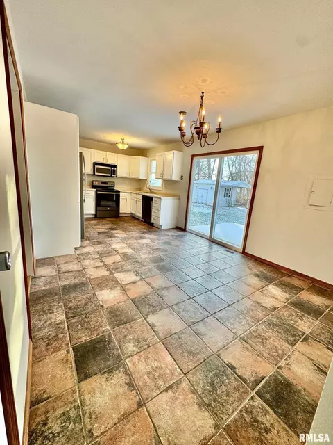 1028 Normal St, Henry, IL 61537 photo 7