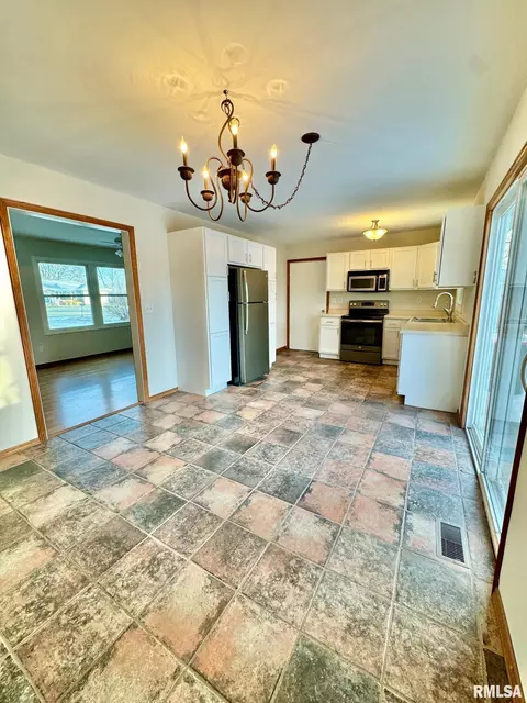 1028 Normal St, Henry, IL 61537 photo 8