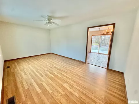 1028 Normal St, Henry, IL 61537 photo 2