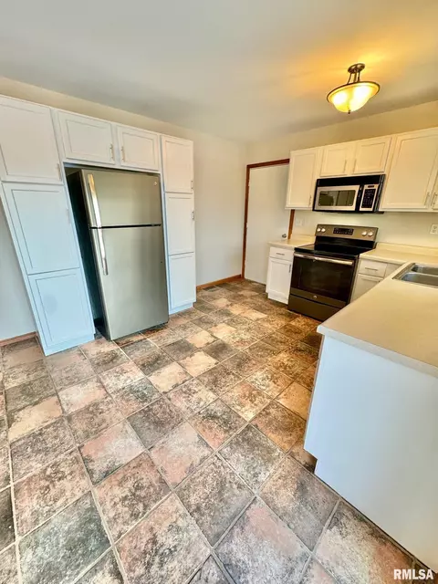 1028 Normal St, Henry, IL 61537 photo 6