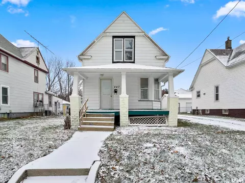 447 Maple Ave, Galesburg, IL 61401