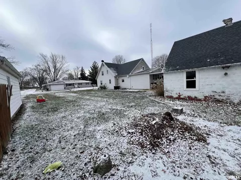 654 E Harrison St, Cuba, IL 61427 photo 7