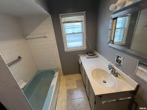654 E Harrison St, Cuba, IL 61427 photo 29