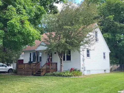 1160 W Grove St, Galesburg, IL 61401